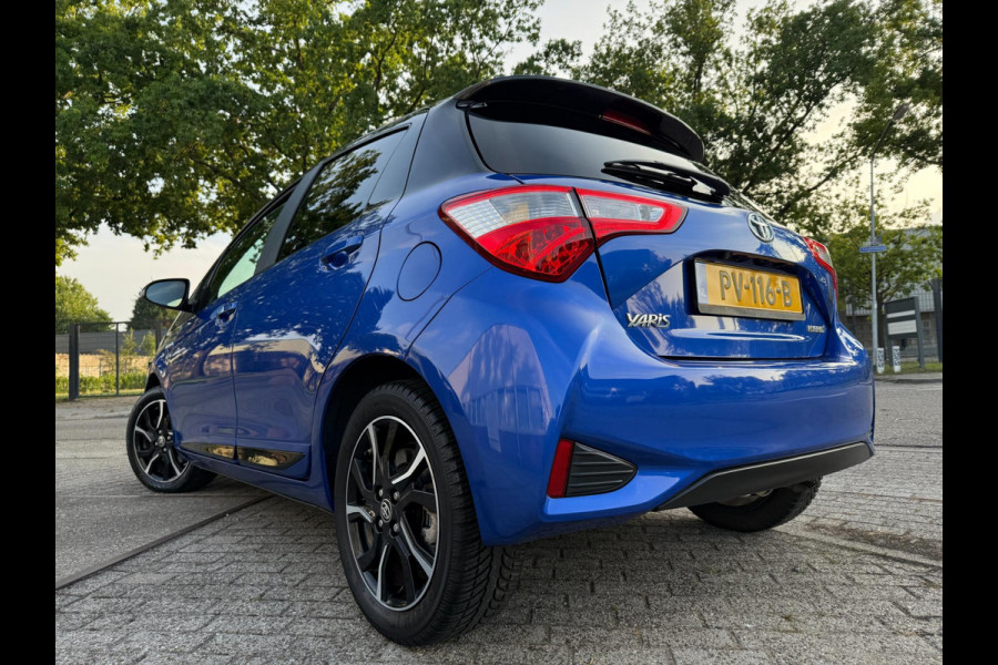 Toyota Yaris 1.5 Hybrid Bi-Tone 136PK NAVI CLIMA NAP LANE-ASSIST KEYLESS
