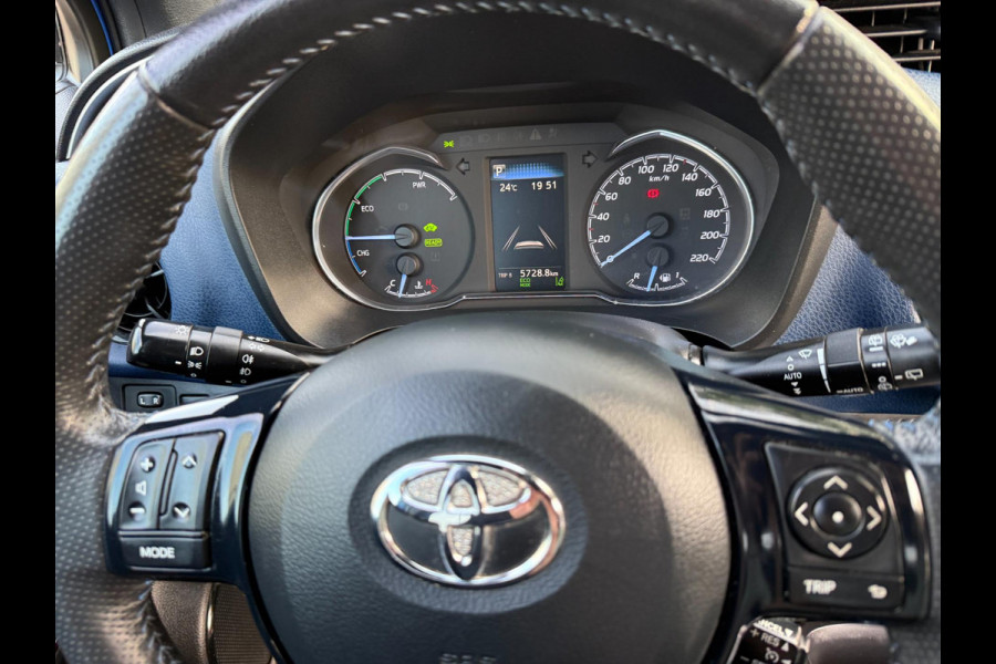 Toyota Yaris 1.5 Hybrid Bi-Tone 136PK NAVI CLIMA NAP LANE-ASSIST KEYLESS