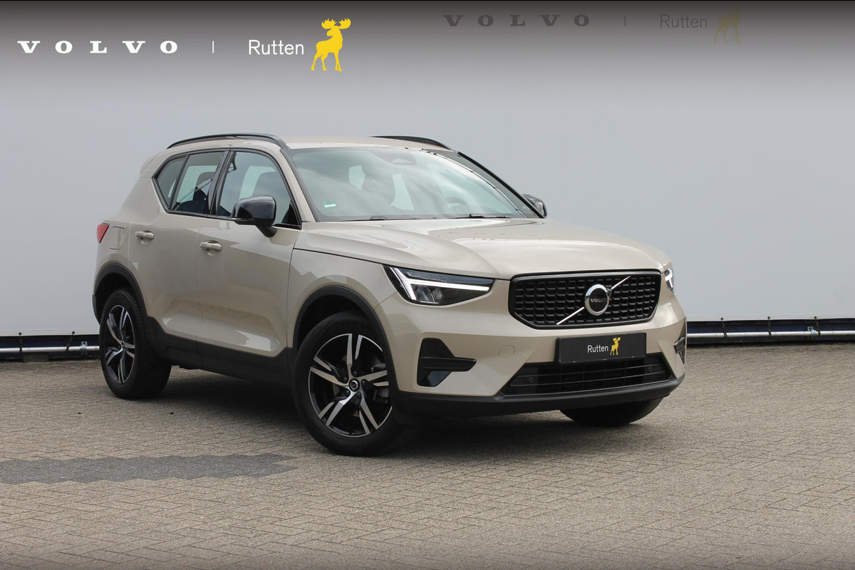 Volvo XC40 B4 211PK Automaat Plus Dark Google infotainment / Adaptieve Cruise Control / Trekhaak / Parkeersensoren met parkeercamera achter / Verwarmbare voorruit / Blis /