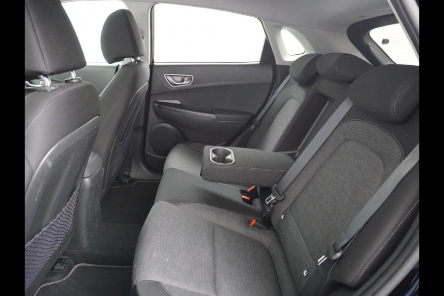 Hyundai Kona EV 64kWh Camera Apple Carplay/Android Auto Navi Adaptive Cruise Camera HUD Trekhaak Pdc-V+A 17"LM Lane Assist Blind Spot Monitor FCA Keyless Led Etms systeem Forward Collision-Avoidance Assist Highway assist sys Origineel NLse auto,  garantie op accu 06-07-2028/160.000km