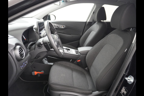 Hyundai Kona EV 64kWh Camera Apple Carplay/Android Auto Navi Adaptive Cruise Camera HUD Trekhaak Pdc-V+A 17"LM Lane Assist Blind Spot Monitor FCA Keyless Led Etms systeem Forward Collision-Avoidance Assist Highway assist sys Origineel NLse auto,  garantie op accu 06-07-2028/160.000km