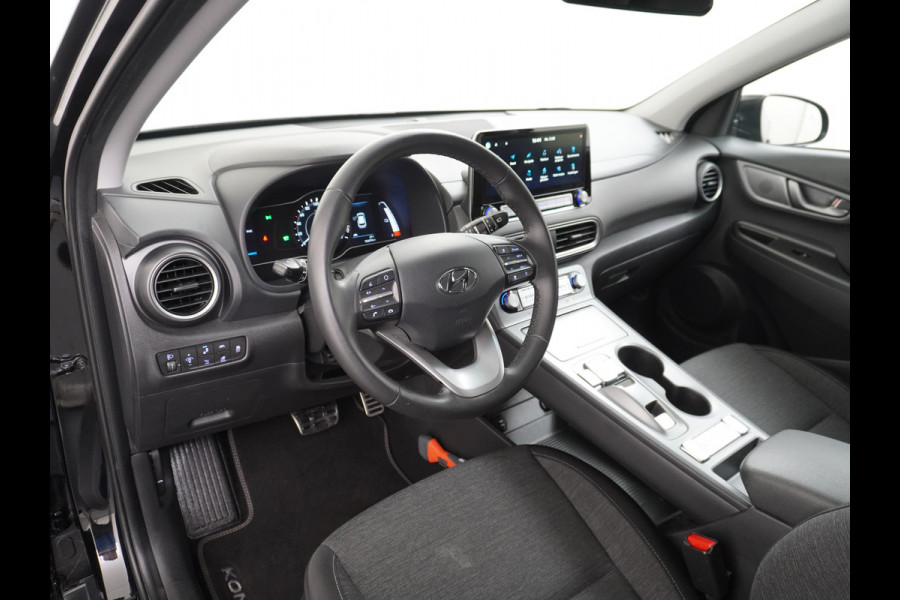Hyundai Kona EV 64kWh Camera Apple Carplay/Android Auto Navi Adaptive Cruise Camera HUD Trekhaak Pdc-V+A 17"LM Lane Assist Blind Spot Monitor FCA Keyless Led Etms systeem Forward Collision-Avoidance Assist Highway assist sys Origineel NLse auto,  garantie op accu 06-07-2028/160.000km