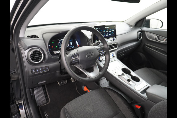 Hyundai Kona EV 64kWh Camera Apple Carplay/Android Auto Navi Adaptive Cruise Camera HUD Trekhaak Pdc-V+A 17"LM Lane Assist Blind Spot Monitor FCA Keyless Led Etms systeem Forward Collision-Avoidance Assist Highway assist sys Origineel NLse auto,  garantie op accu 06-07-2028/160.000km