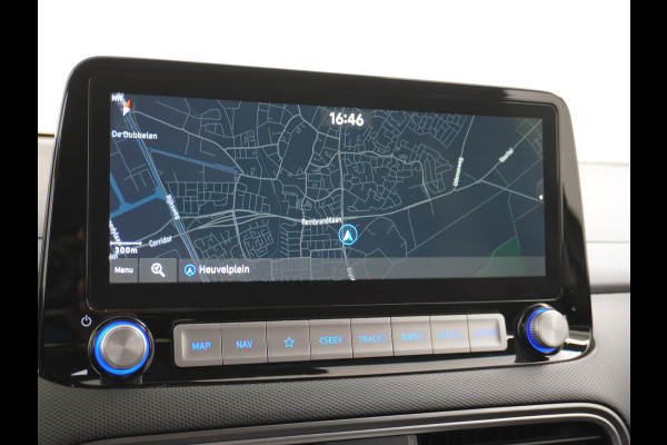 Hyundai Kona EV 64kWh Camera Apple Carplay/Android Auto Navi Adaptive Cruise Camera HUD Trekhaak Pdc-V+A 17"LM Lane Assist Blind Spot Monitor FCA Keyless Led Etms systeem Forward Collision-Avoidance Assist Highway assist sys Origineel NLse auto,  garantie op accu 06-07-2028/160.000km