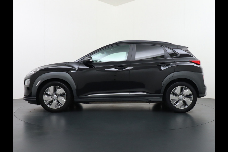 Hyundai Kona EV 64kWh Camera Apple Carplay/Android Auto Navi Adaptive Cruise Camera HUD Trekhaak Pdc-V+A 17"LM Lane Assist Blind Spot Monitor FCA Keyless Led Etms systeem Forward Collision-Avoidance Assist Highway assist sys Origineel NLse auto,  garantie op accu 06-07-2028/160.000km