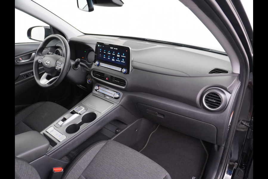 Hyundai Kona EV 64kWh Camera Apple Carplay/Android Auto Navi Adaptive Cruise Camera HUD Trekhaak Pdc-V+A 17"LM Lane Assist Blind Spot Monitor FCA Keyless Led Etms systeem Forward Collision-Avoidance Assist Highway assist sys Origineel NLse auto,  garantie op accu 06-07-2028/160.000km