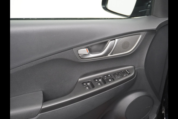 Hyundai Kona EV 64kWh Camera Apple Carplay/Android Auto Navi Adaptive Cruise Camera HUD Trekhaak Pdc-V+A 17"LM Lane Assist Blind Spot Monitor FCA Keyless Led Etms systeem Forward Collision-Avoidance Assist Highway assist sys Origineel NLse auto,  garantie op accu 06-07-2028/160.000km
