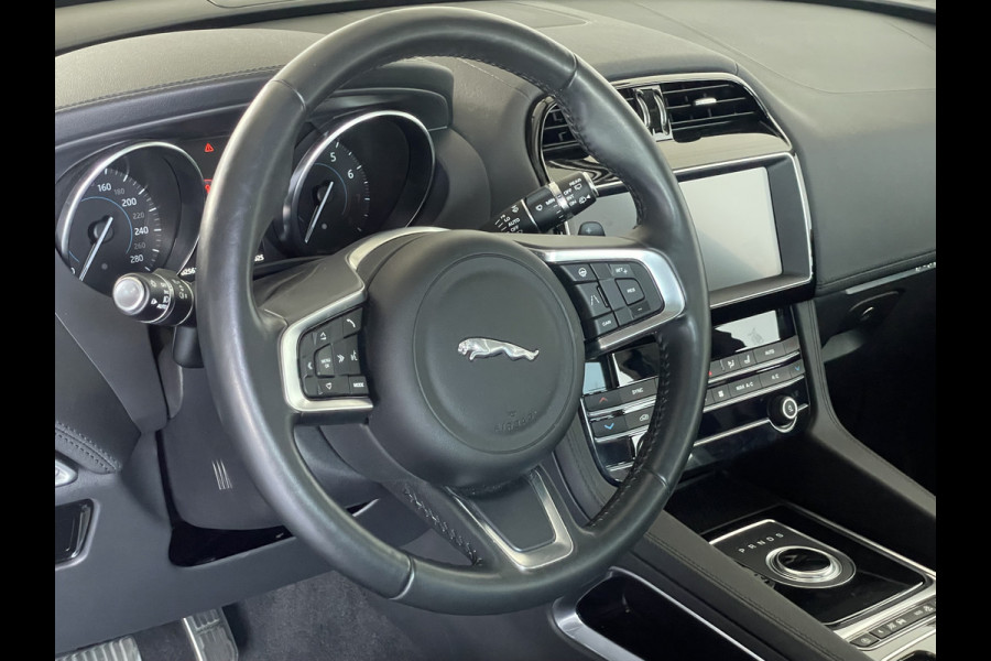 Jaguar F-Pace 2.0t AWD Prem Edition Panorama DAK / Leder Camera