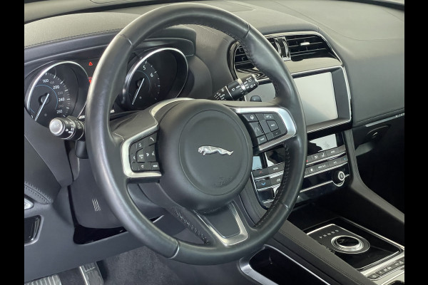 Jaguar F-Pace 2.0t AWD Prem Edition Panorama DAK / Leder Camera
