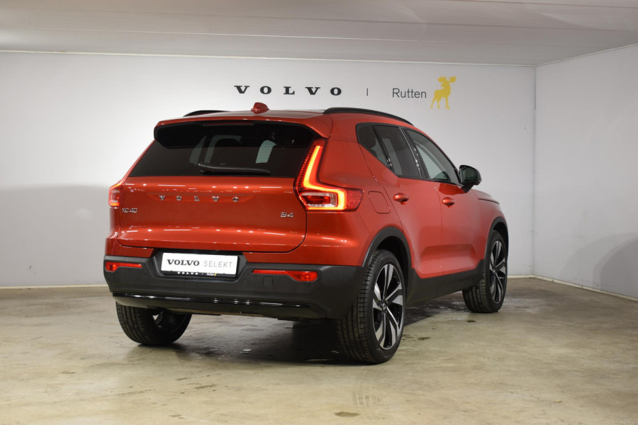 Volvo XC40 B4 211PK Automaat Ultimate Dark / Adaptieve Cruisecontrol / Elektr. schuifdak / Leer / Stoelverwarming / Stuurverwarming / Elektrische Stoelen / Elektr. achterklep / Harman Kardon / 360 graden camera /20" velgen