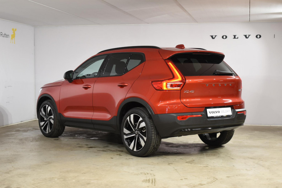 Volvo XC40 B4 211PK Automaat Ultimate Dark / Adaptieve Cruisecontrol / Elektr. schuifdak / Leer / Stoelverwarming / Stuurverwarming / Elektrische Stoelen / Elektr. achterklep / Harman Kardon / 360 graden camera /20" velgen