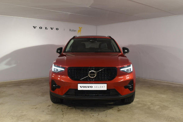 Volvo XC40 B4 211PK Automaat Ultimate Dark / Adaptieve Cruisecontrol / Elektr. schuifdak / Leer / Stoelverwarming / Stuurverwarming / Elektrische Stoelen / Elektr. achterklep / Harman Kardon / 360 graden camera /20" velgen