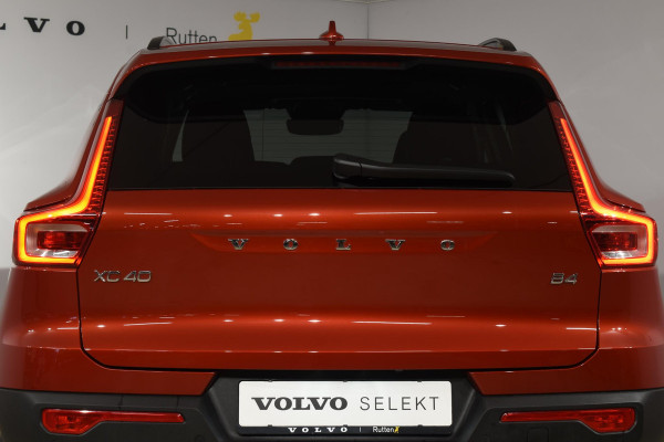 Volvo XC40 B4 211PK Automaat Ultimate Dark / Adaptieve Cruisecontrol / Elektr. schuifdak / Leer / Stoelverwarming / Stuurverwarming / Elektrische Stoelen / Elektr. achterklep / Harman Kardon / 360 graden camera /20" velgen