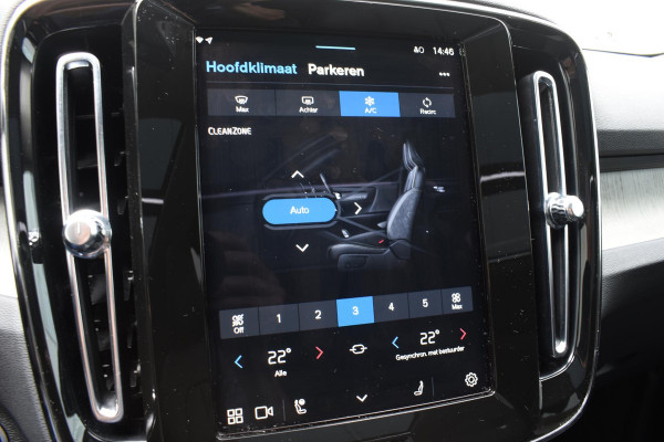 Volvo XC40 B4 211PK Automaat Ultimate Dark / Adaptieve Cruisecontrol / Elektr. schuifdak / Leer / Stoelverwarming / Stuurverwarming / Elektrische Stoelen / Elektr. achterklep / Harman Kardon / 360 graden camera /20" velgen
