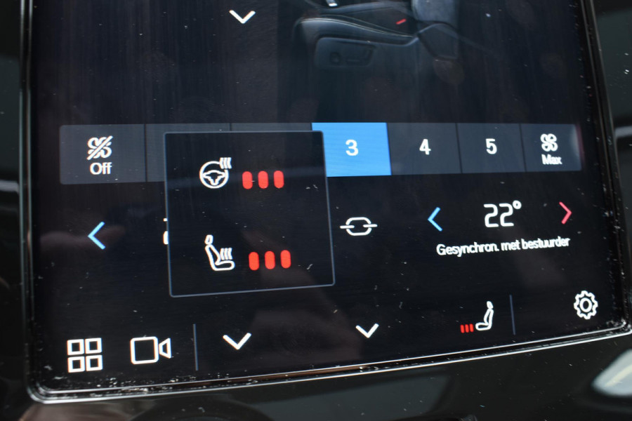 Volvo XC40 B4 211PK Automaat Ultimate Dark / Adaptieve Cruisecontrol / Elektr. schuifdak / Leer / Stoelverwarming / Stuurverwarming / Elektrische Stoelen / Elektr. achterklep / Harman Kardon / 360 graden camera /20" velgen