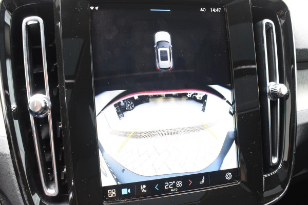 Volvo XC40 B4 211PK Automaat Ultimate Dark / Adaptieve Cruisecontrol / Elektr. schuifdak / Leer / Stoelverwarming / Stuurverwarming / Elektrische Stoelen / Elektr. achterklep / Harman Kardon / 360 graden camera /20" velgen