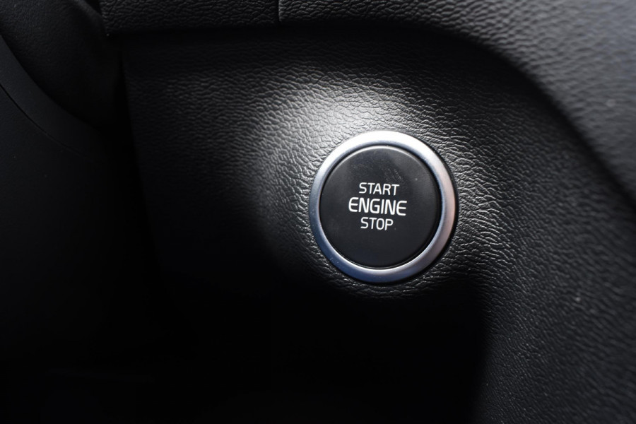 Volvo XC40 B4 211PK Automaat Ultimate Dark / Adaptieve Cruisecontrol / Elektr. schuifdak / Leer / Stoelverwarming / Stuurverwarming / Elektrische Stoelen / Elektr. achterklep / Harman Kardon / 360 graden camera /20" velgen