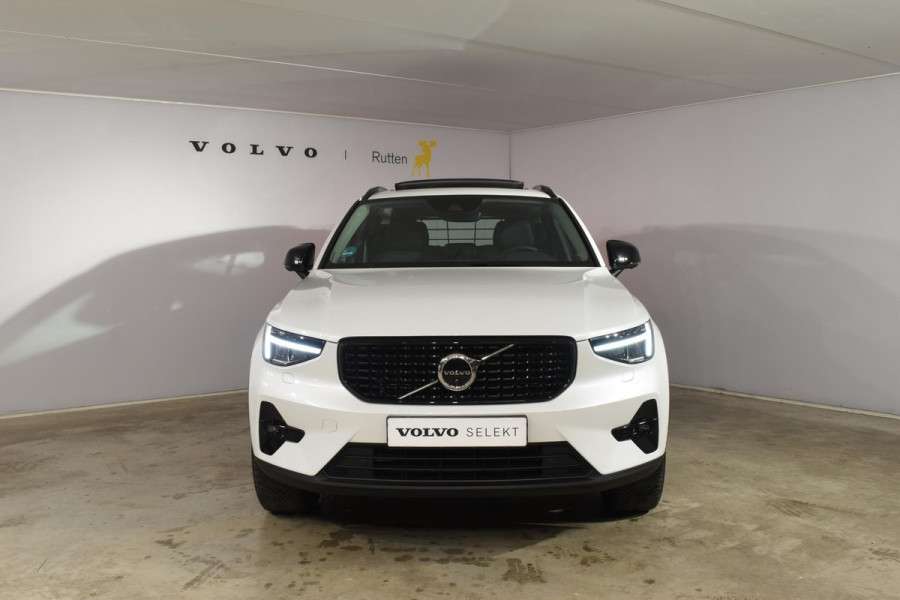 Volvo XC40 T5 262PK Automaat Recharge Ultimate Dark / Adaptieve Cruisecontrol / Elektr. schuifdak / Leer / Stoelverwarming / Stuurverwarming / Elektrische Stoelen / Trekhaak / Elektr. achterklep / Harman Kardon / 360 graden camera