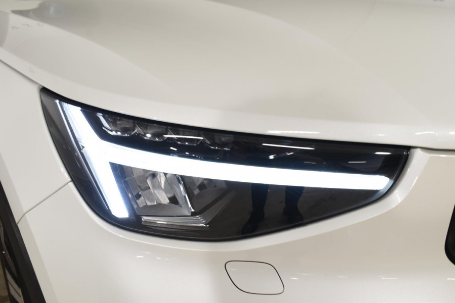 Volvo XC40 T5 262PK Automaat Recharge Ultimate Dark / Adaptieve Cruisecontrol / Elektr. schuifdak / Leer / Stoelverwarming / Stuurverwarming / Elektrische Stoelen / Trekhaak / Elektr. achterklep / Harman Kardon / 360 graden camera