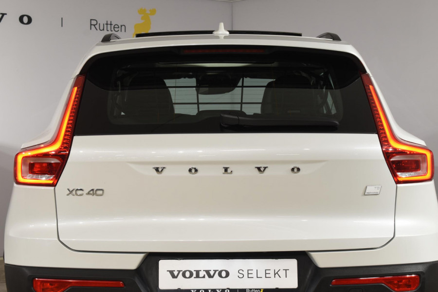 Volvo XC40 T5 262PK Automaat Recharge Ultimate Dark / Adaptieve Cruisecontrol / Elektr. schuifdak / Leer / Stoelverwarming / Stuurverwarming / Elektrische Stoelen / Trekhaak / Elektr. achterklep / Harman Kardon / 360 graden camera