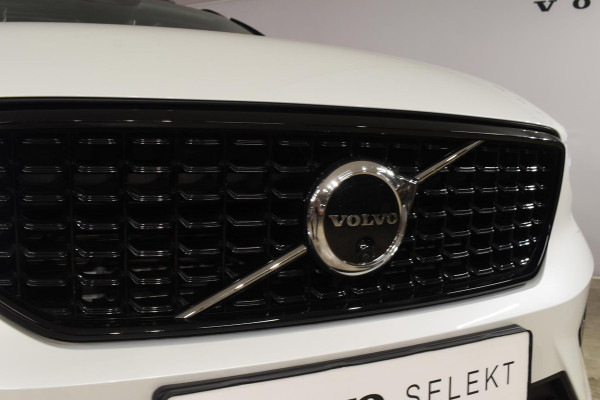 Volvo XC40 T5 262PK Automaat Recharge Ultimate Dark / Adaptieve Cruisecontrol / Elektr. schuifdak / Leer / Stoelverwarming / Stuurverwarming / Elektrische Stoelen / Trekhaak / Elektr. achterklep / Harman Kardon / 360 graden camera