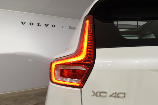 Volvo XC40 T5 262PK Automaat Recharge Ultimate Dark / Adaptieve Cruisecontrol / Elektr. schuifdak / Leer / Stoelverwarming / Stuurverwarming / Elektrische Stoelen / Trekhaak / Elektr. achterklep / Harman Kardon / 360 graden camera
