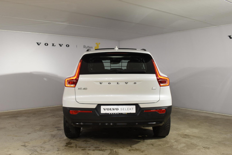 Volvo XC40 T5 262PK Automaat Recharge Ultimate Dark / Adaptieve Cruisecontrol / Elektr. schuifdak / Leer / Stoelverwarming / Stuurverwarming / Elektrische Stoelen / Trekhaak / Elektr. achterklep / Harman Kardon / 360 graden camera