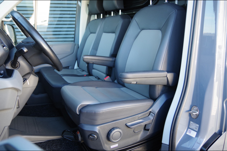 Volkswagen Crafter 35 2.0 TDI L3H2 EXCLUSIVE 177PK AUT. LED, LEDER, TREKHAAK, ADAPT. CRUISE, STOELVERWARMING, CAMERA, NAVI, NL AUTO, NAP