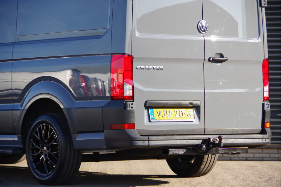 Volkswagen Crafter 35 2.0 TDI L3H2 EXCLUSIVE 177PK AUT. LED, LEDER, TREKHAAK, ADAPT. CRUISE, STOELVERWARMING, CAMERA, NAVI, NL AUTO, NAP