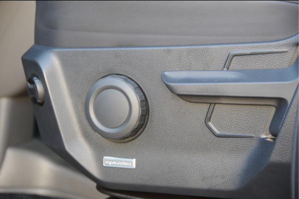 Volkswagen Crafter 35 2.0 TDI L3H2 EXCLUSIVE 177PK AUT. LED, LEDER, TREKHAAK, ADAPT. CRUISE, STOELVERWARMING, CAMERA, NAVI, NL AUTO, NAP