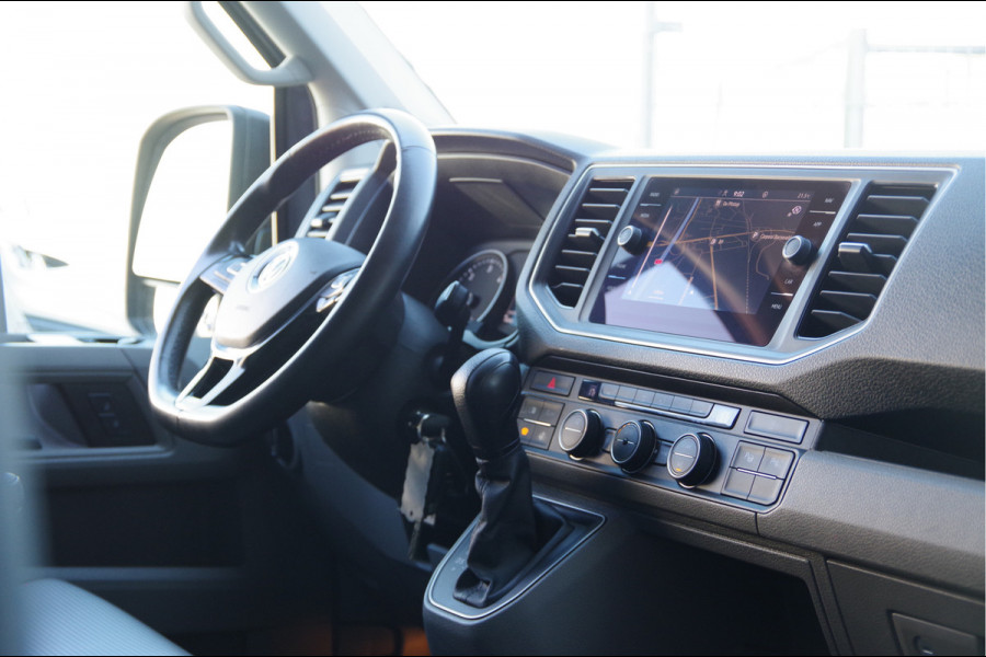 Volkswagen Crafter 35 2.0 TDI L3H2 EXCLUSIVE 177PK AUT. LED, LEDER, TREKHAAK, ADAPT. CRUISE, STOELVERWARMING, CAMERA, NAVI, NL AUTO, NAP