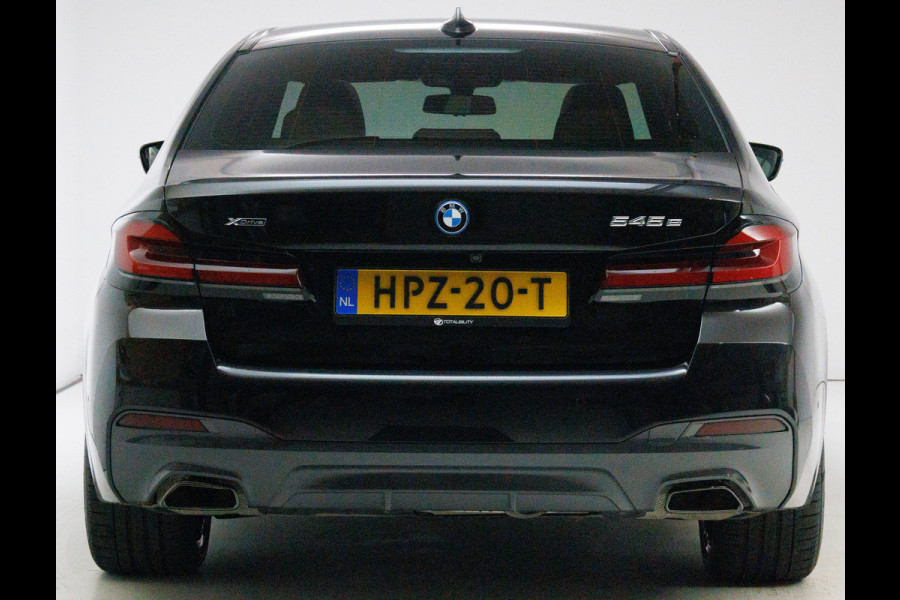 BMW 5 Serie 545e xDrive High Exec. M-sport Black Edition 394 PK | Open Dak | Trekhaak elec. | Volledig leder 360 Camera, Stoel- en stuurverwarming