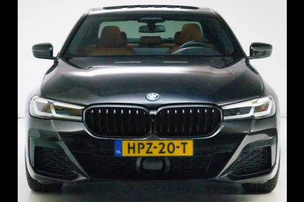 BMW 5 Serie 545e xDrive High Exec. M-sport Black Edition 394 PK | Open Dak | Trekhaak elec. | Volledig leder 360 Camera, Stoel- en stuurverwarming