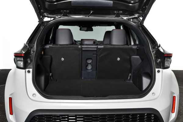Toyota Yaris Cross 1.5 Hybrid 130 GR Sport (Nieuw model) | Dig.Cockpit | Adapt.Cruise | Stoel+Stuurverw. | Camera | PDC + NAV + App.Connect (Draadloos) | ECC | LM 18" | 2210