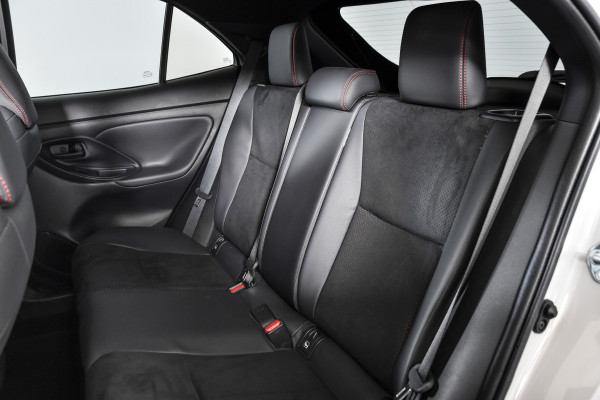 Toyota Yaris Cross 1.5 Hybrid 130 GR Sport (Nieuw model) | Dig.Cockpit | Adapt.Cruise | Stoel+Stuurverw. | Camera | PDC + NAV + App.Connect (Draadloos) | ECC | LM 18" | 2210
