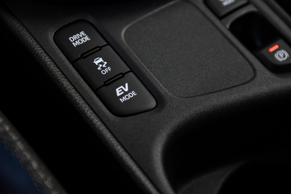 Toyota Yaris Cross 1.5 Hybrid 115 First Edition (Nieuw model) | Dig.Cockpit | Adapt.Cruise | Stoelverwarming | Camera | PDC | App.Connect | Auto.Airco | LM 17" | 3887