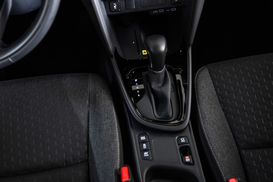 Toyota Yaris Cross 1.5 Hybrid 115 First Edition (Nieuw model) | Dig.Cockpit | Adapt.Cruise | Stoelverwarming | Camera | PDC | App.Connect | Auto.Airco | LM 17" | 3887