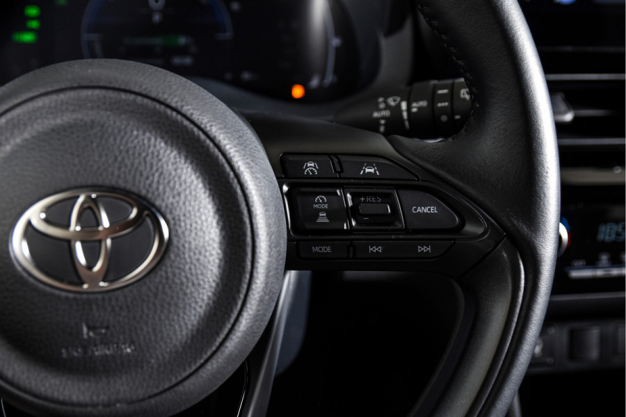 Toyota Yaris Cross 1.5 Hybrid 115 First Edition (Nieuw model) | Dig.Cockpit | Adapt.Cruise | Stoelverwarming | Camera | PDC | App.Connect | Auto.Airco | LM 17" | 3887