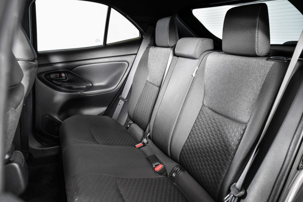 Toyota Yaris Cross 1.5 Hybrid 115 First Edition (Nieuw model) | Dig.Cockpit | Adapt.Cruise | Stoelverwarming | Camera | PDC | App.Connect | Auto.Airco | LM 17" | 8010