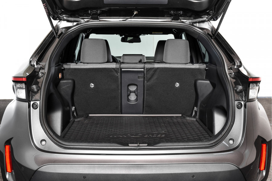 Toyota Yaris Cross 1.5 Hybrid 115 First Edition (Nieuw model) | Dig.Cockpit | Adapt.Cruise | Stoelverwarming | Camera | PDC | App.Connect | Auto.Airco | LM 17" | 8010