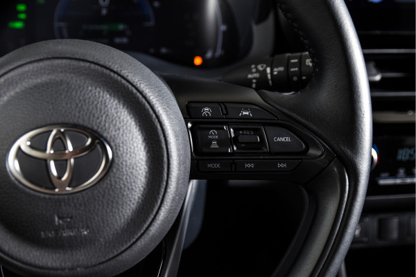 Toyota Yaris Cross 1.5 Hybrid 115 First Edition (Nieuw model) | Dig.Cockpit | Adapt.Cruise | Stoelverwarming | Camera | PDC | App.Connect | Auto.Airco | LM 17" | 8010