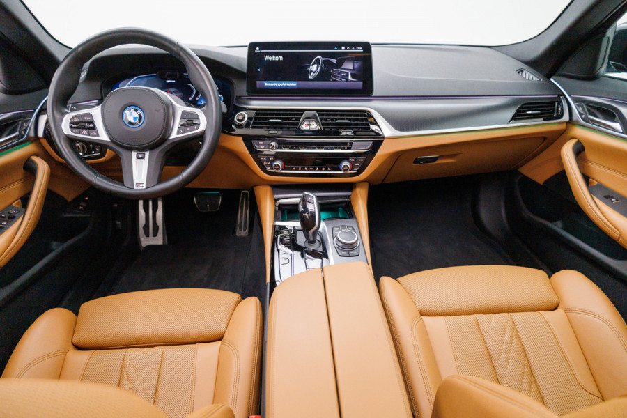 BMW 5 Serie 545e xDrive High Exec. M-sport Black Edition 394 PK | Open Dak | Trekhaak elec. | Volledig leder 360 Camera, Stoel- en stuurverwarming