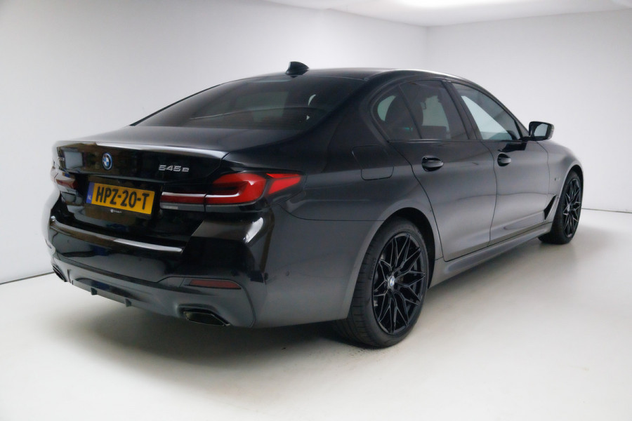 BMW 5 Serie 545e xDrive High Exec. M-sport Black Edition 394 PK | Open Dak | Trekhaak elec. | Volledig leder 360 Camera, Stoel- en stuurverwarming