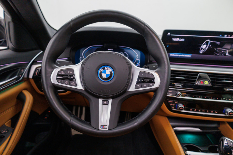 BMW 5 Serie 545e xDrive High Exec. M-sport Black Edition 394 PK | Open Dak | Trekhaak elec. | Volledig leder 360 Camera, Stoel- en stuurverwarming