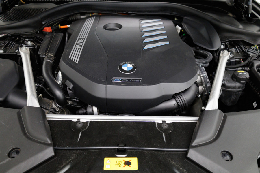 BMW 5 Serie 545e xDrive High Exec. M-sport Black Edition 394 PK | Open Dak | Trekhaak elec. | Volledig leder 360 Camera, Stoel- en stuurverwarming