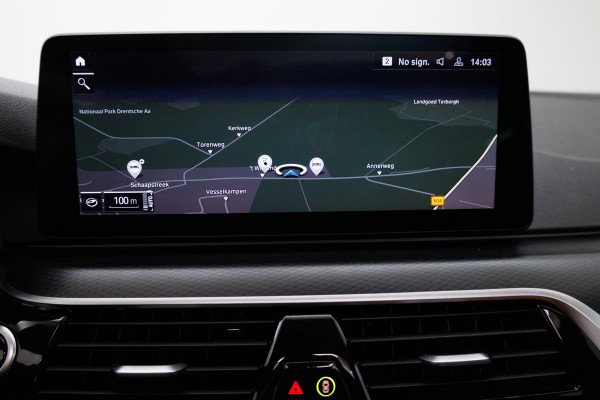 BMW 5 Serie 545e xDrive High Exec. M-sport Black Edition 394 PK | Open Dak | Trekhaak elec. | Volledig leder 360 Camera, Stoel- en stuurverwarming