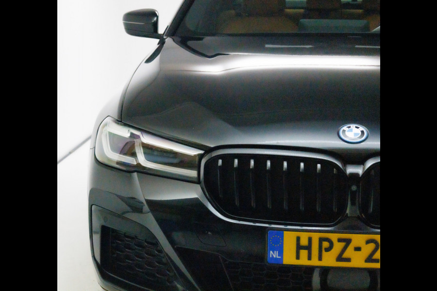 BMW 5 Serie 545e xDrive High Exec. M-sport Black Edition 394 PK | Open Dak | Trekhaak elec. | Volledig leder 360 Camera, Stoel- en stuurverwarming