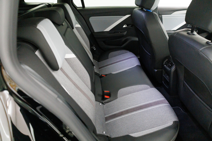 Opel Astra Sports Tourer 1.6 Turbo 181 PK Plug In Hybrid Business Edition | AGR stoel | Stoel- stuur- en vooruit verwarming | Navigatie, App. connect, Camera, Adaptieve Cruise