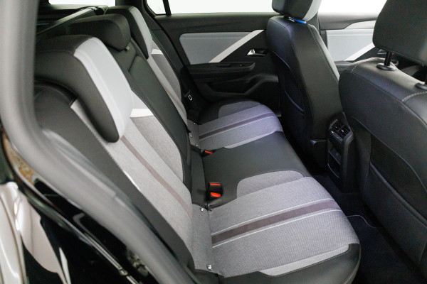 Opel Astra Sports Tourer 1.6 Turbo 181 PK Plug In Hybrid Business Edition | AGR stoel | Stoel- stuur- en vooruit verwarming | Navigatie, App. connect, Camera, Adaptieve Cruise