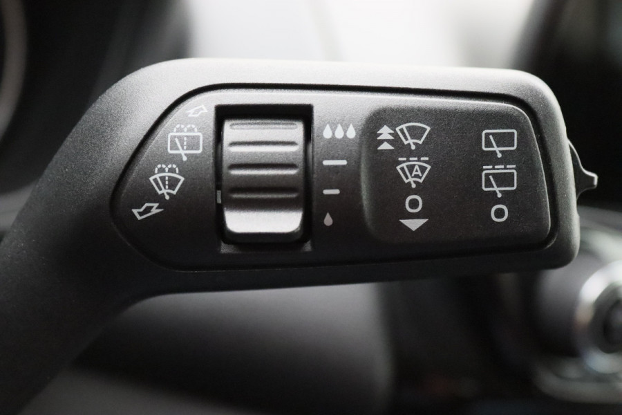 Ford EcoSport 1.0 EcoBoost ST-Line Climate, Cruise, Apple CarPlay, Camera, Trekhaak, Two-Tone, 19”